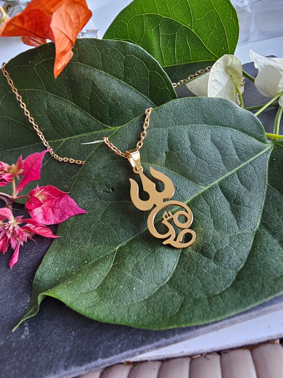 Collier et pendentif 🕉